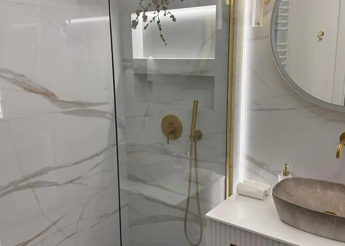 アパート Royal Wilanow With Gym, Sauna And Private Parking Space ワルシャワ